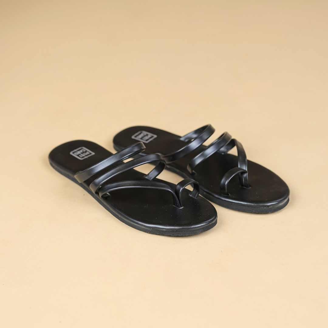 Wander Flats in Black