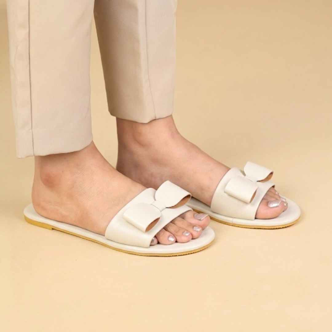 Gladiola Flats in Offwhite